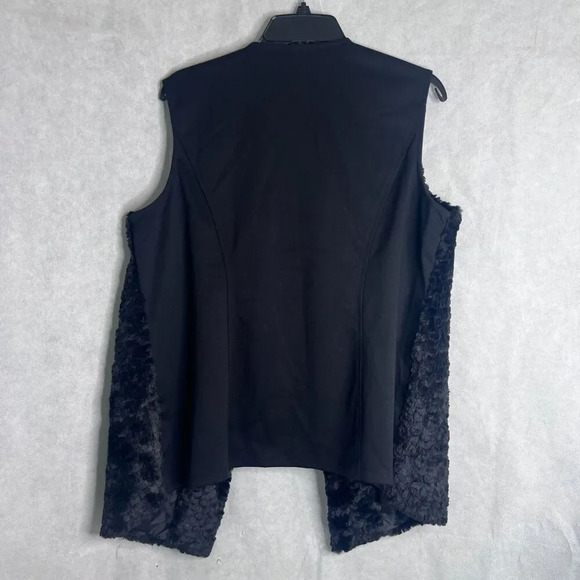 JM Collection Woman Black Sleeveless Open Front Faux Fur Front Vest Size 0X/12 - Picture 2 of 7